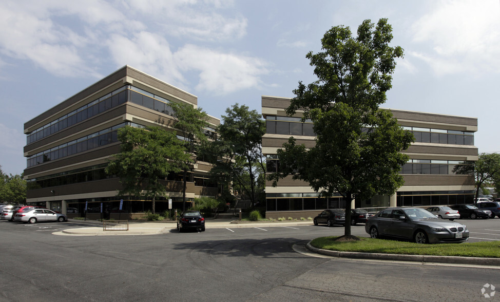 585 Grove St, Herndon, VA for lease - Building Photo - Image 1 of 4