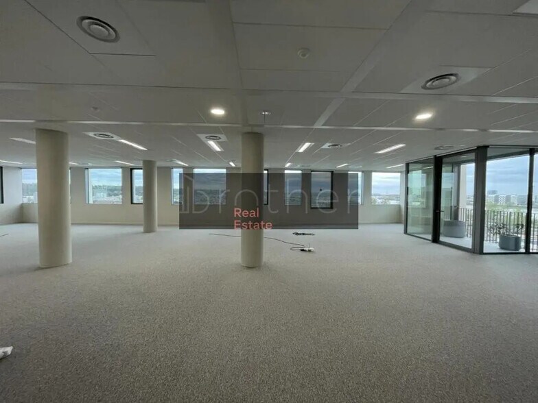 Office in Bordeaux for lease - Building Photo - Image 3 of 9