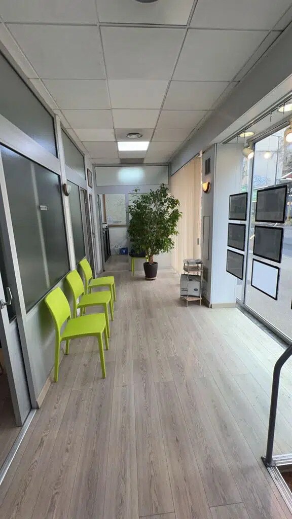 Retail in Les Lilas for sale Building Photo- Image 1 of 9