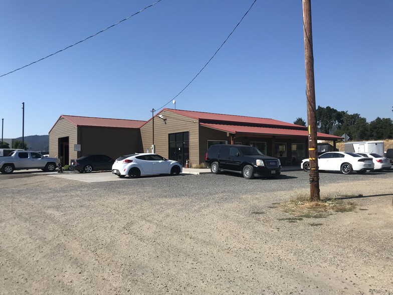 123 W Lake Mendocino Dr, Ukiah, CA for lease - Building Photo - Image 3 of 17