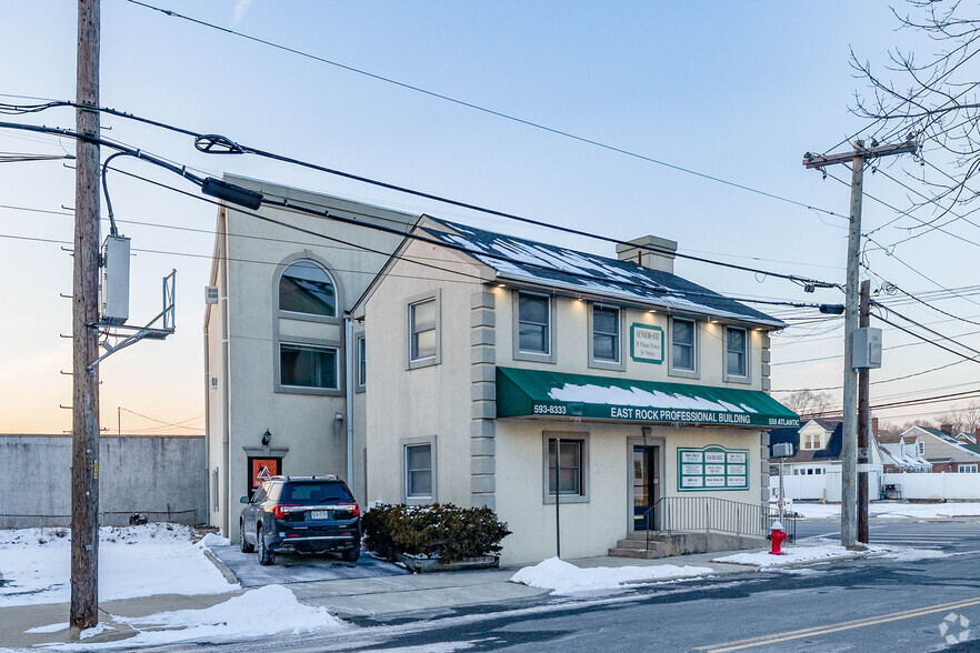 559 Atlantic Ave, East Rockaway, NY for lease - Primary Photo - Image 1 of 6