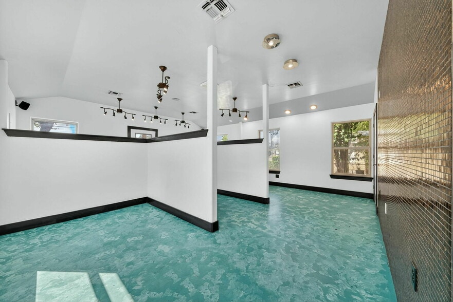 926 E Blanco Rd, Boerne, TX for lease - Building Photo - Image 3 of 5