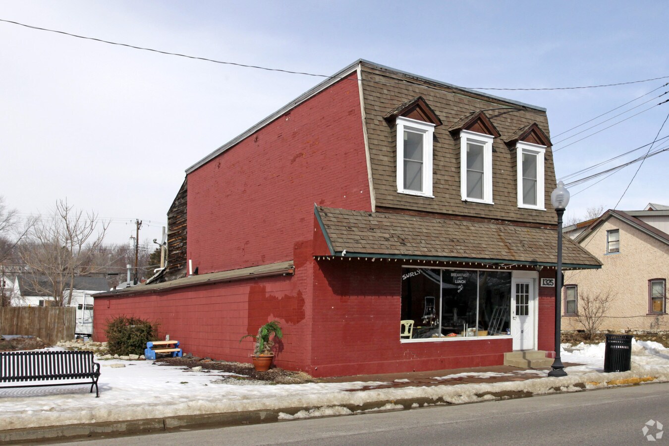 1325 N 2nd St, Saint Charles, MO 63301