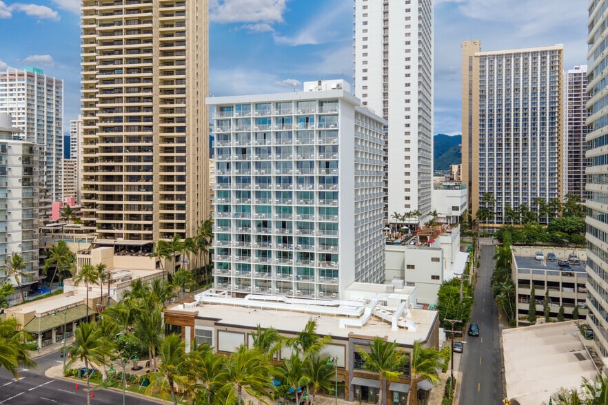 2490 Kalakaua Ave, Honolulu, HI for lease - Building Photo - Image 1 of 11