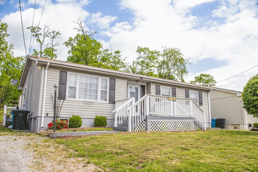 Roanoke VA - 27 Property Package portfolio of 26 properties for sale on LoopNet.com - Building Photo - Image 3 of 27