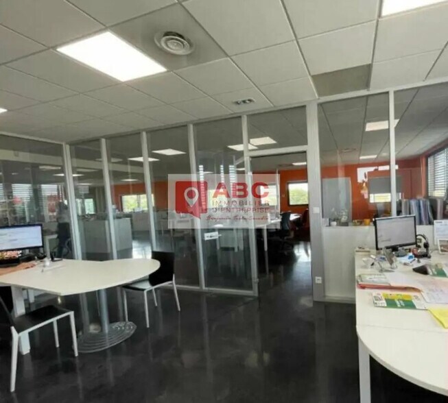 Office in Montpellier for lease - Building Photo - Image 2 of 9