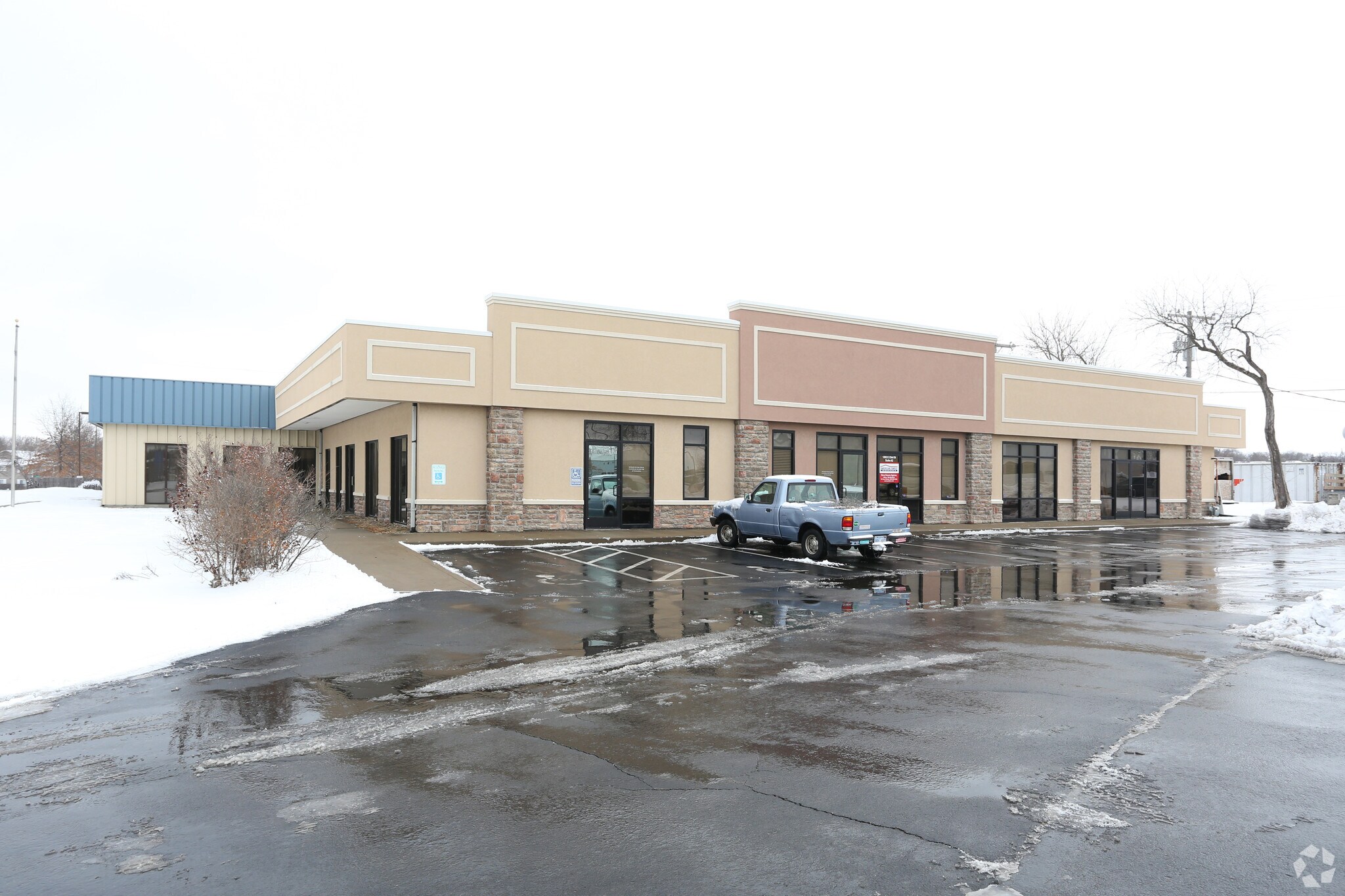 1202 E 23rd St, Lawrence, KS for sale Primary Photo- Image 1 of 1