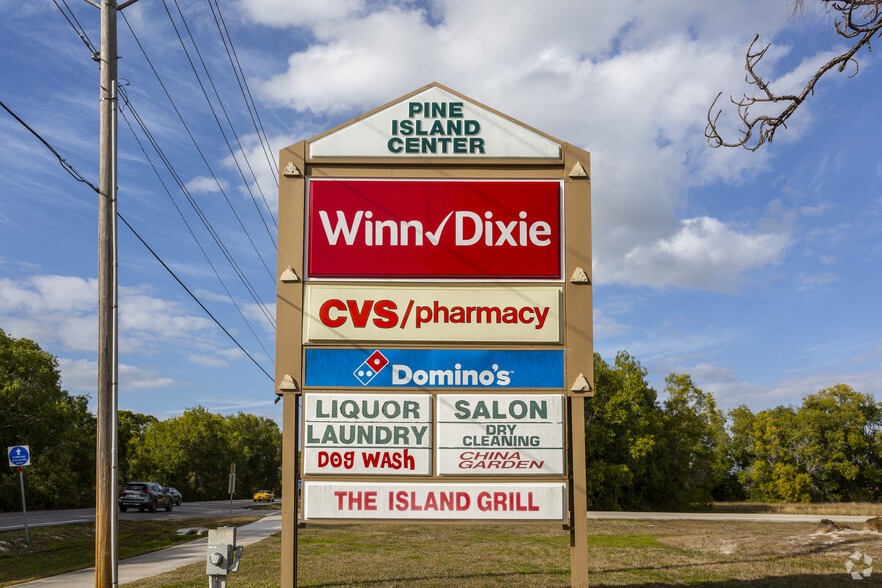 9830-9864 Stringfellow Rd, Saint James City, FL for lease - Building Photo - Image 2 of 5