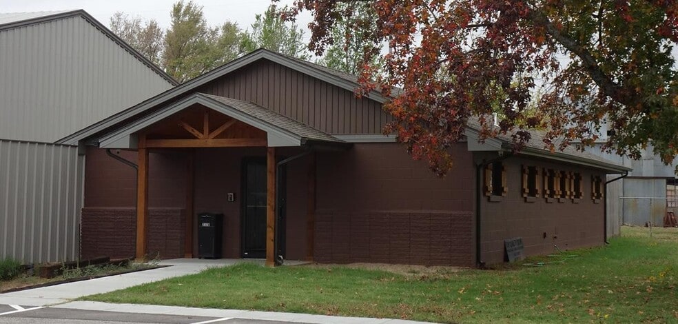 2320 Beverly Hills St, Norman, OK for sale - Building Photo - Image 1 of 18