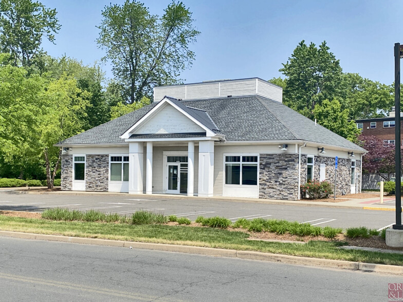 176 Newington Rd, West Hartford, CT for lease - Building Photo - Image 1 of 10