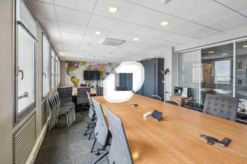 Office in Montreuil for lease - Building Photo - Image 1 of 24