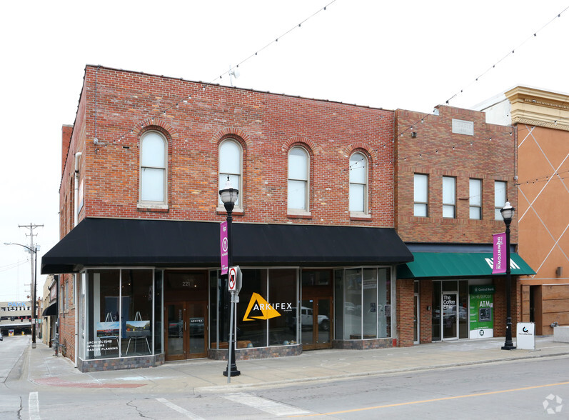 221 Park Central South, Springfield, MO for lease - Building Photo - Image 2 of 4