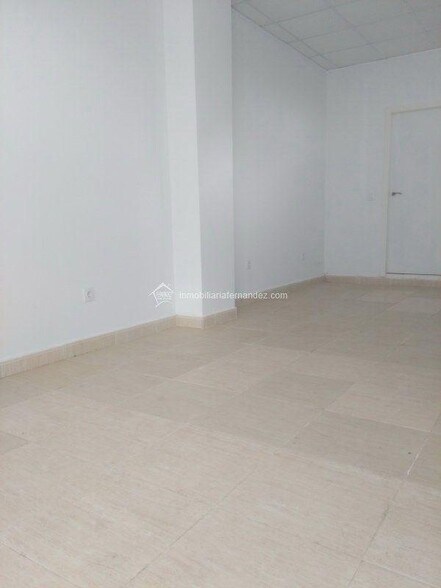 Retail in Cáceres, Cáceres for lease - Building Photo - Image 2 of 7