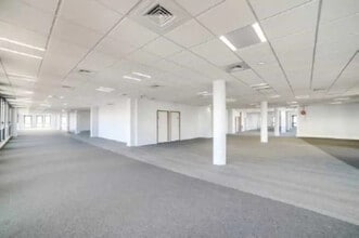 Office in Villeurbanne for lease Interior Photo- Image 1 of 4