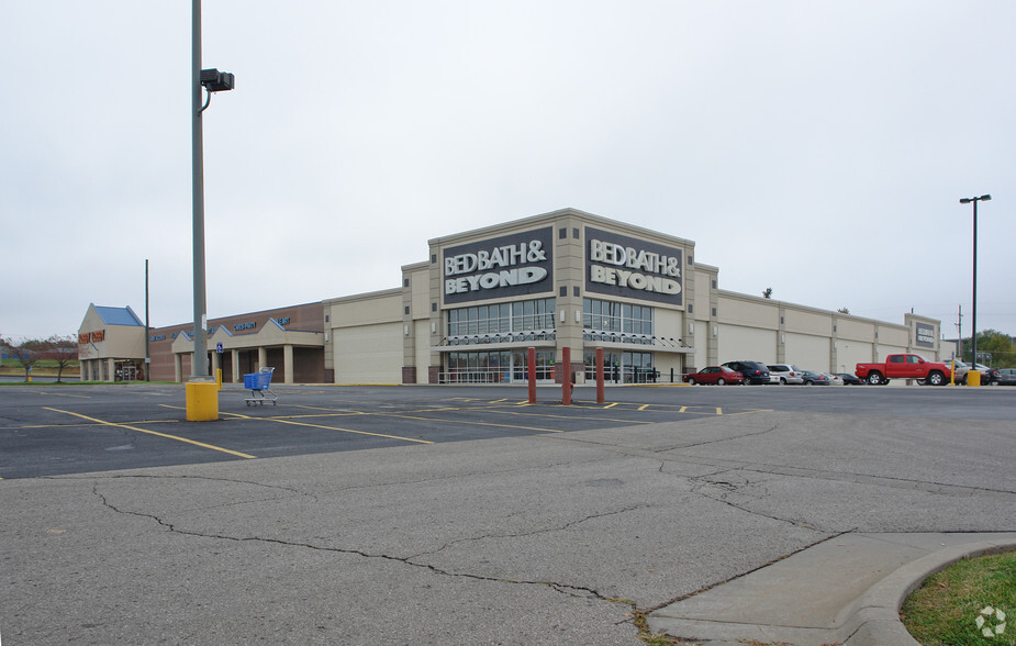 1900 SW Wanamaker Rd, Topeka, KS for sale - Primary Photo - Image 1 of 1