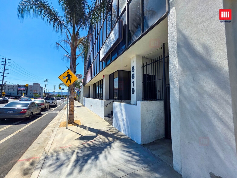 8619 Reseda Blvd, Northridge, CA for lease - Building Photo - Image 2 of 6