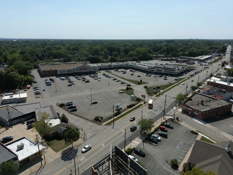 21593-21929 Lorain Rd, Cleveland, OH for lease - Building Photo - Image 2 of 6