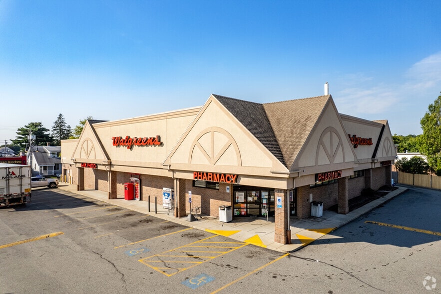 1074 Mineral Spring Ave, North Providence, RI for sale - Primary Photo - Image 1 of 1