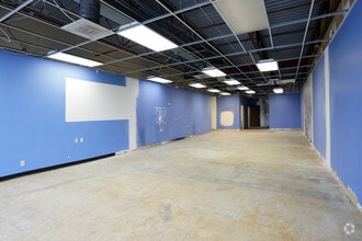 12990-13038 W Center Rd, Omaha, NE for lease Interior Photo- Image 1 of 2