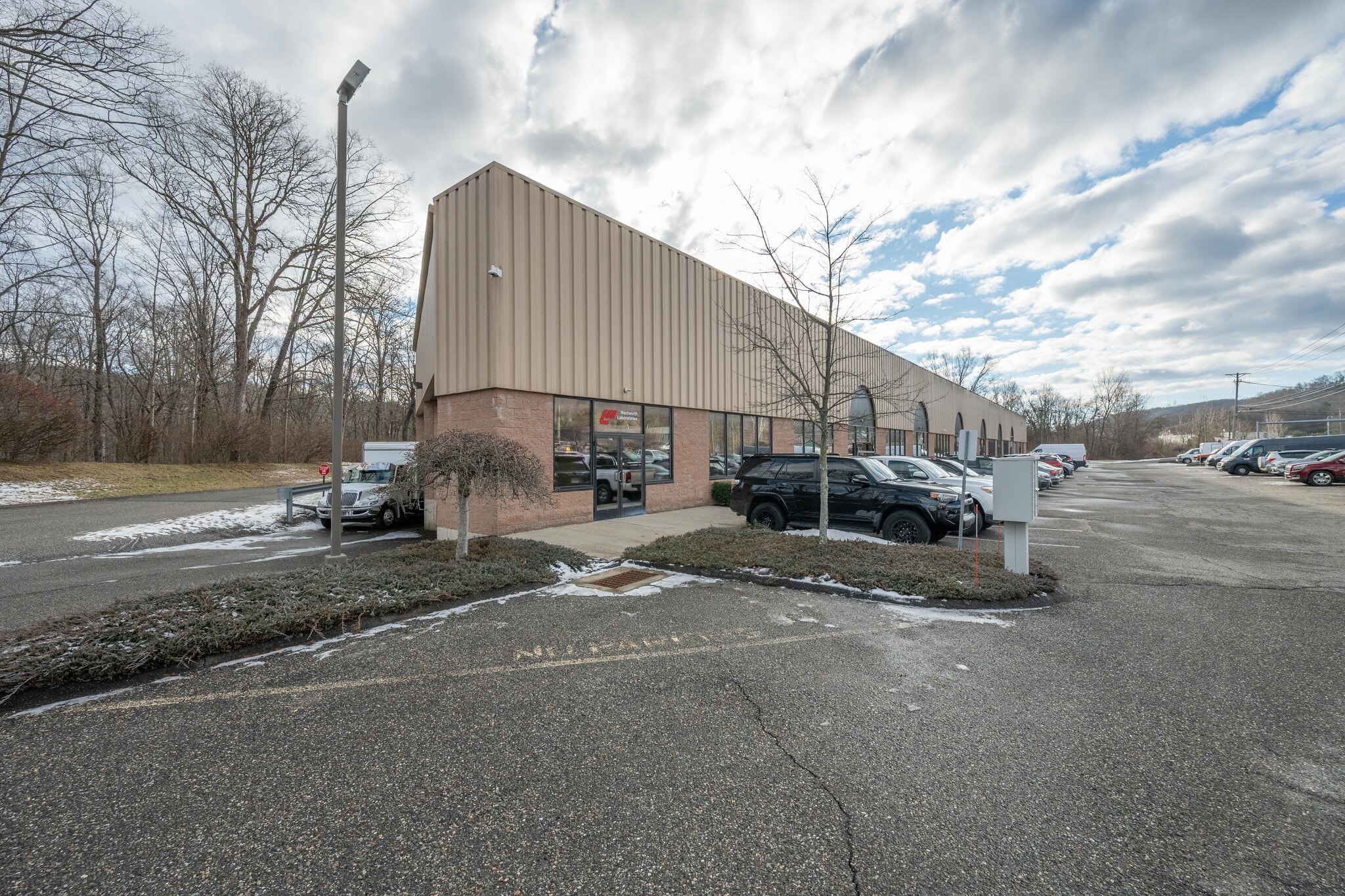 1087 Federal Rd, Brookfield, CT for lease Building Photo- Image 1 of 1