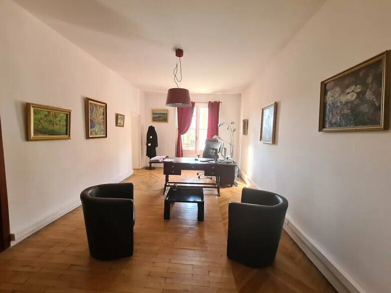 Office in Nice for lease - Interior Photo - Image 2 of 11