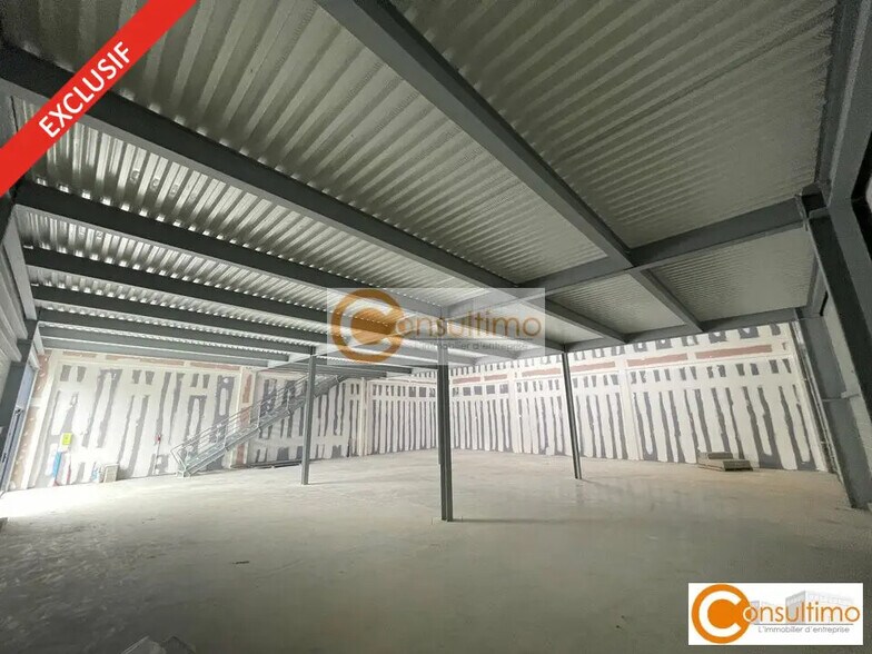 Flex in Salleboeuf for lease - Interior Photo - Image 2 of 9