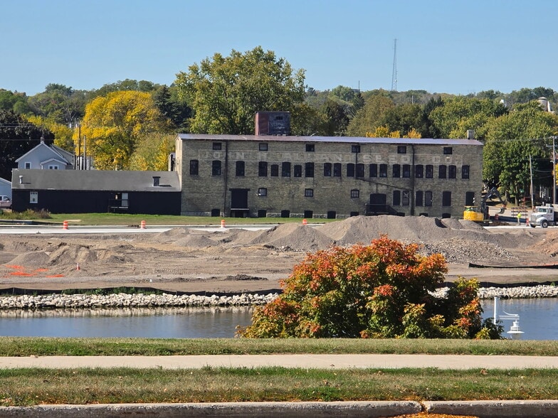 1223 New York Ave, Sheboygan, WI for sale - Building Photo - Image 3 of 45