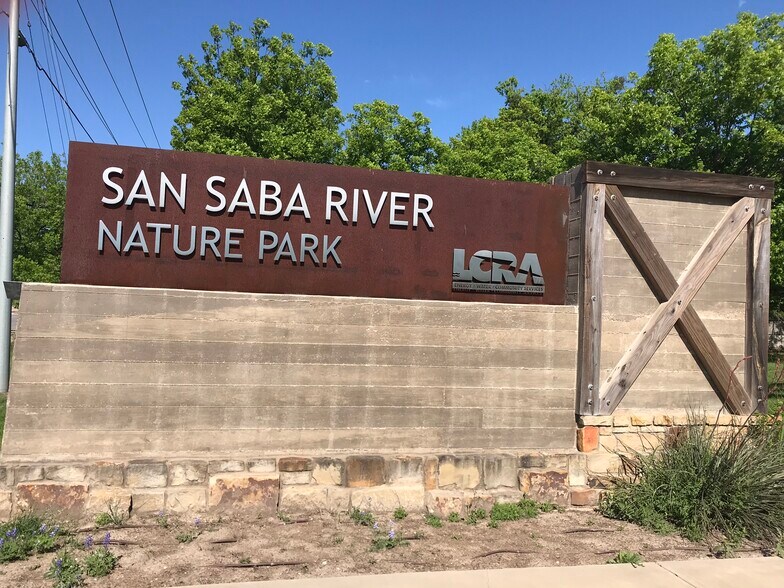 507 E Brown St, San Saba, TX for lease - Building Photo - Image 2 of 10