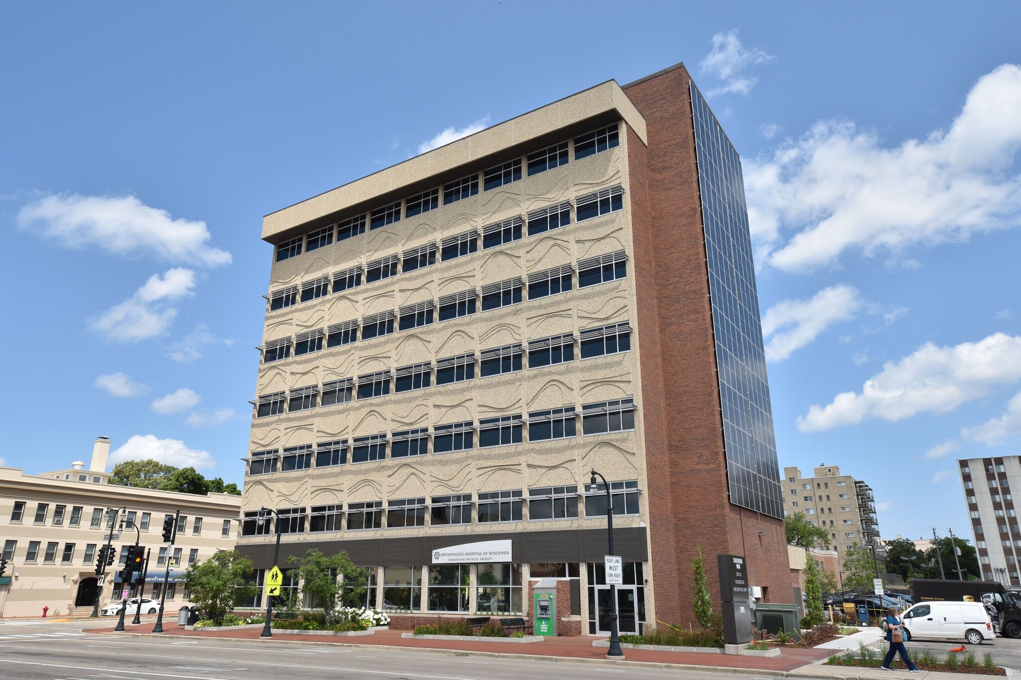 3970 N Oakland Ave, Shorewood, WI for lease Building Photo- Image 1 of 11