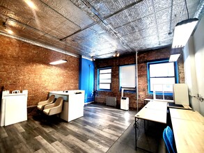 806 Lexington Ave, New York, NY for lease Interior Photo- Image 2 of 5