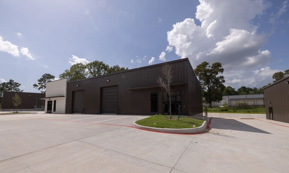 3513 N Loop 336 W, Conroe, TX for sale - Building Photo - Image 2 of 8