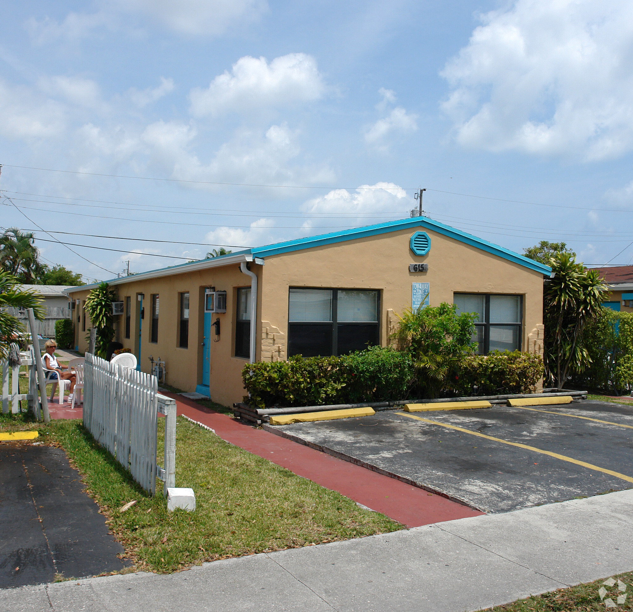 615-713 NE 3rd St, Hallandale Beach, FL for sale Primary Photo- Image 1 of 15