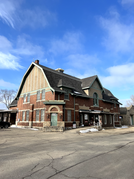 1018 W South Park Ave, Oshkosh, WI for sale - Building Photo - Image 1 of 1