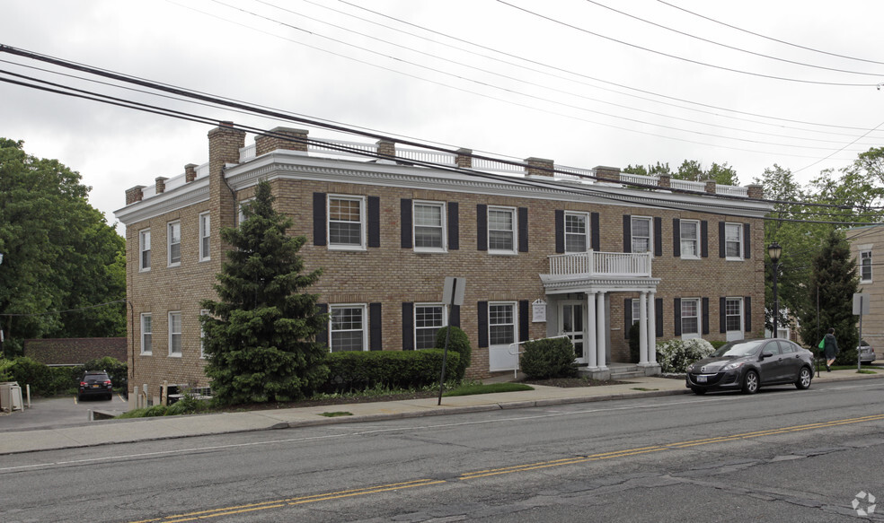 75 Plandome Rd, Manhasset, NY for sale - Building Photo - Image 1 of 1