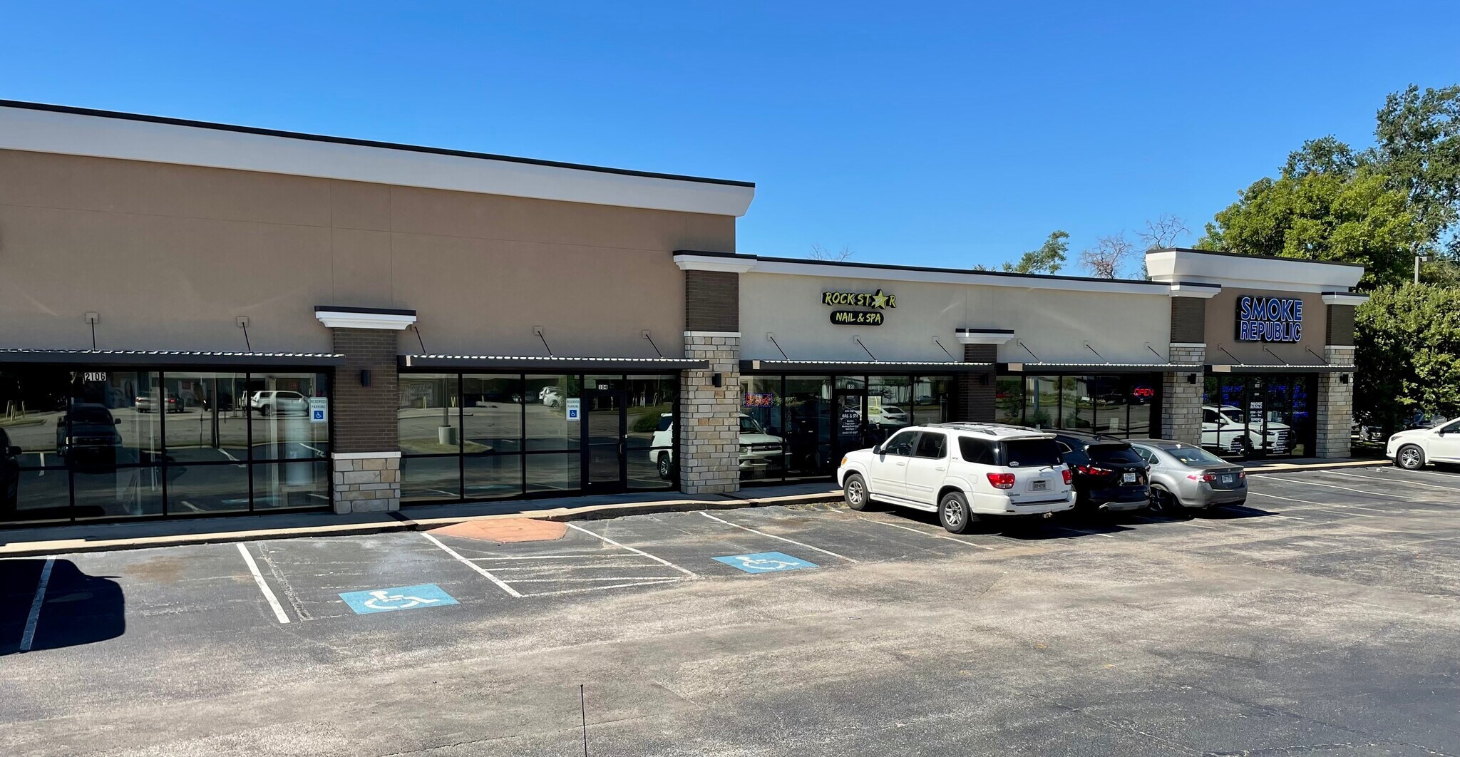 2106 W Gentry Pky, Tyler, TX 75702 Gentry Plaza