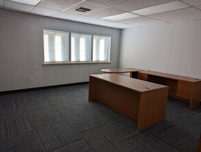 222 W Main St, Belleville, IL for lease Interior Photo- Image 2 of 9