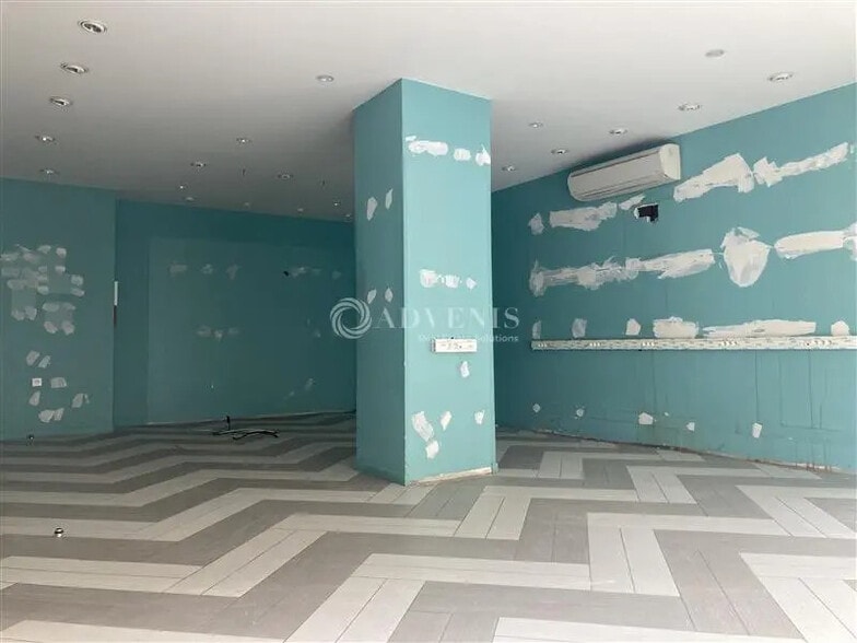 Retail in Nancy for lease - Interior Photo - Image 2 of 10
