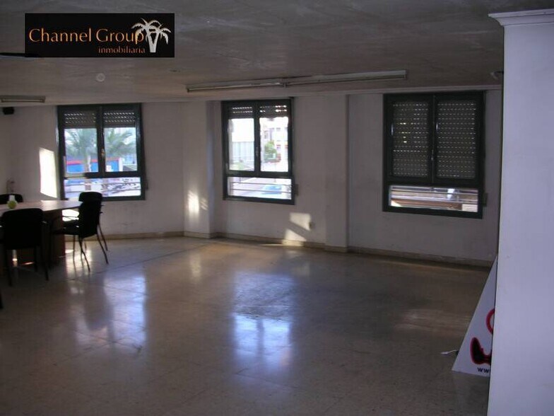 Retail in Elche for lease - Building Photo - Image 2 of 11