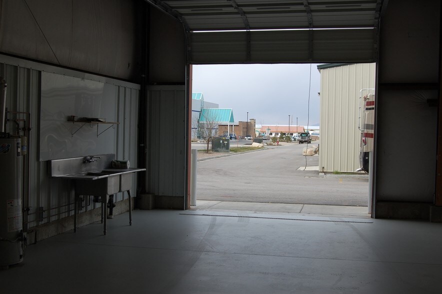 2017 W Commerce Way, West Haven, UT for sale - Interior Photo - Image 1 of 1