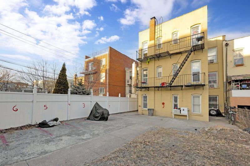 14-26 30th Dr, Astoria, NY for sale - Building Photo - Image 2 of 6