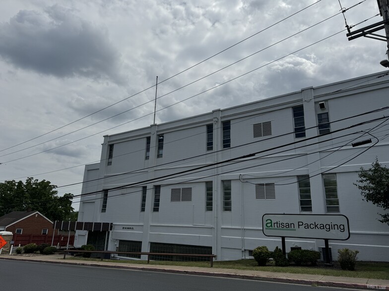 291 W Wolfe St, Harrisonburg, VA for sale - Building Photo - Image 2 of 23