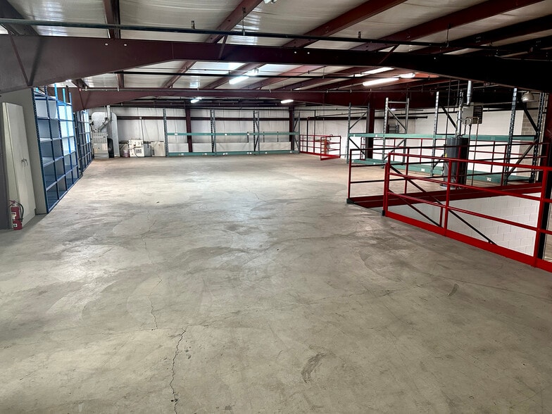 631-651 N Raddant Rd, Batavia, IL for sale - Interior Photo - Image 2 of 4