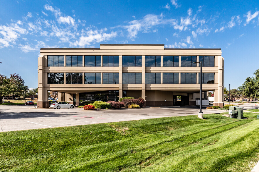 4650 College Blvd, Overland Park, KS for lease - Building Photo - Image 2 of 5