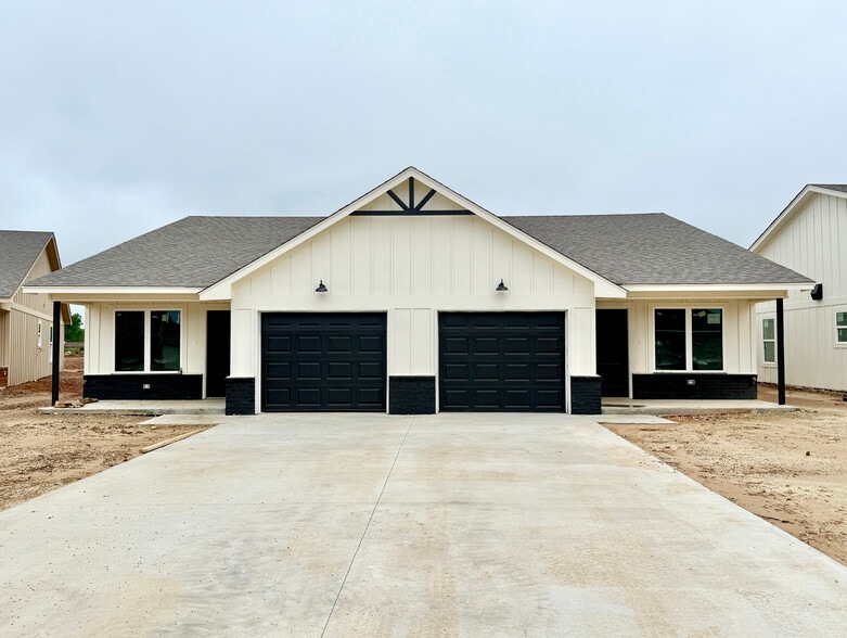 Duplexes of Seminole Town Center portfolio of 8 properties for sale on LoopNet.com - Building Photo - Image 2 of 4