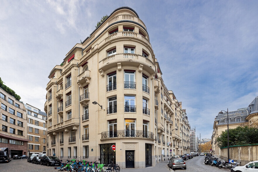 2-4 Rue Lord Byron, Paris for lease - Building Photo - Image 2 of 5