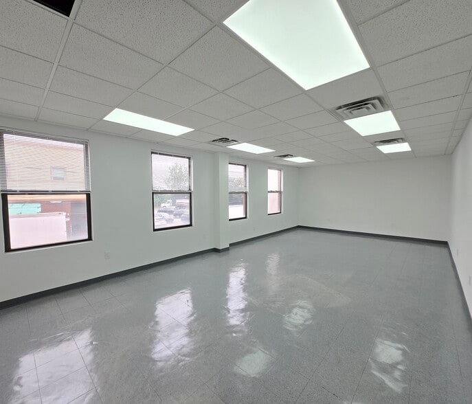 17717 150th Ave, Jamaica, NY for lease - Building Photo - Image 2 of 9