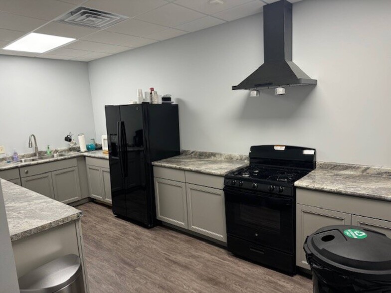 137 S Trade Center Way, Cumberland, IN for sale - Building Photo - Image 3 of 6