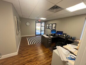 2105 Park St, Jacksonville, FL for lease Interior Photo- Image 2 of 5