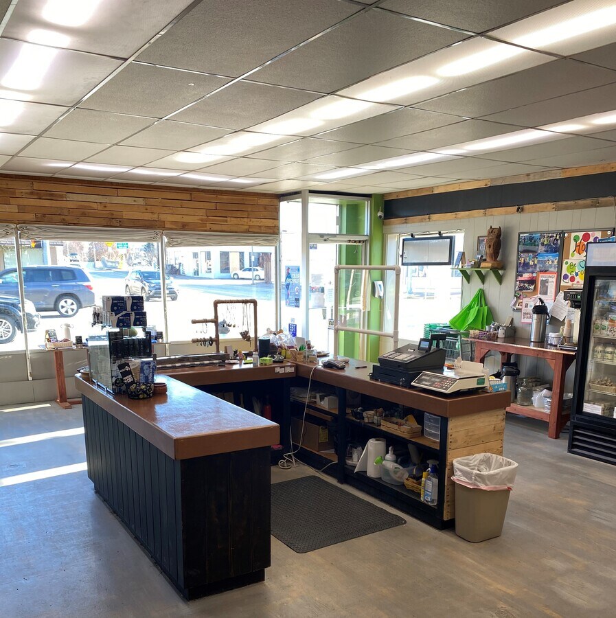 1 N Main St, Omak, WA 98841