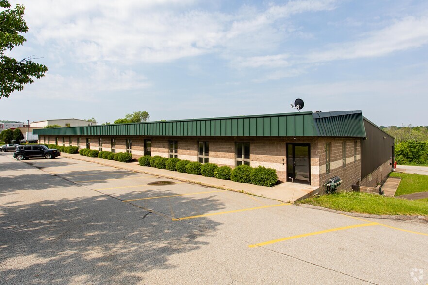 325 Meadowlands Blvd, Washington, PA for lease - Building Photo - Image 2 of 5